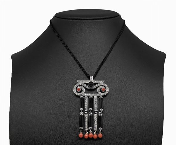 Pendentif in white gold, coral and onyx
