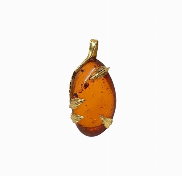 Cindolo brooch in Baltic amber