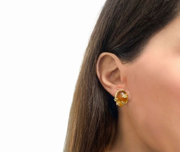 Orecchini in oro con ambra del Baltico