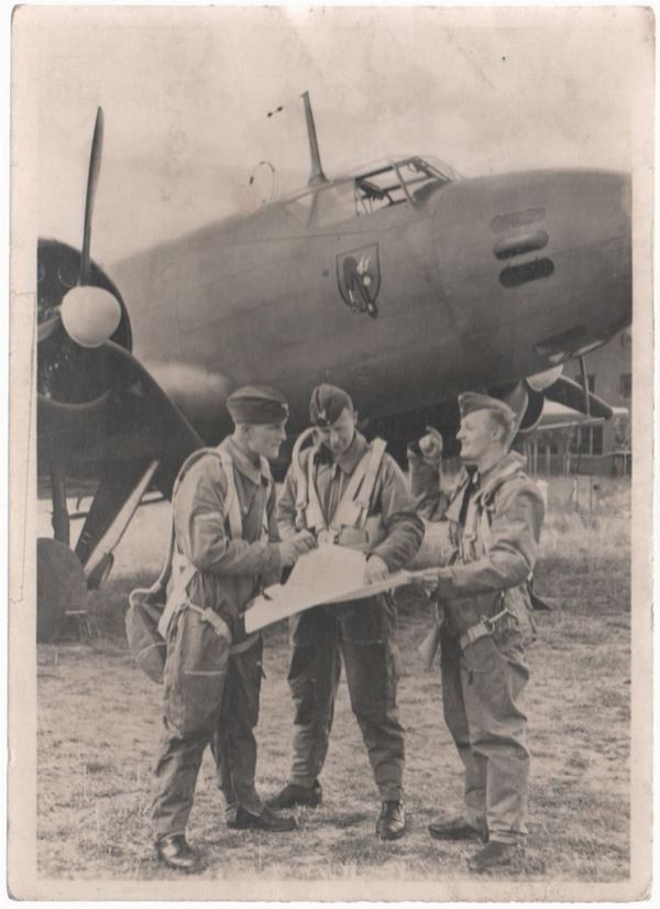 Cartolina fotografica militaria Wehrmacht il nostro orientamento secondo la mappa prima della partenza