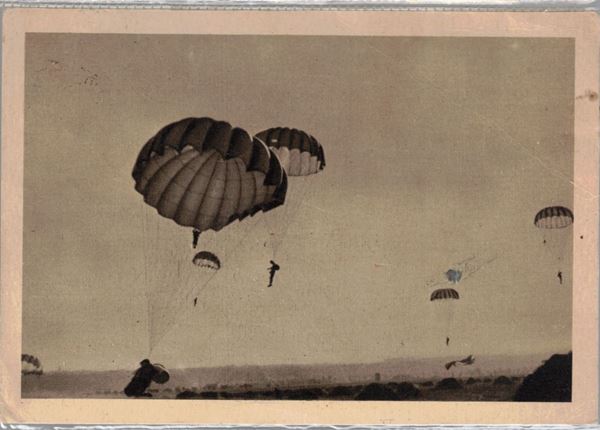 Military photographic postcard - Paratroopers department