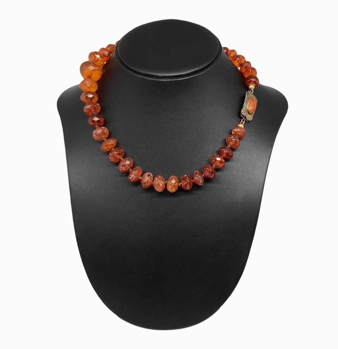 Collana in ambra con susta in oro