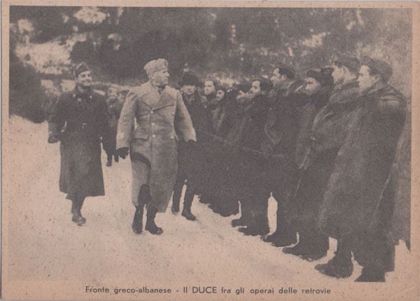 Cartolina originale a cura ufficio propaganda P.N.F. fronte greco albanese - il duce fra gli operai delle retrovie