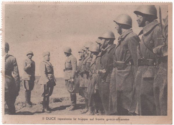 Cartolina originale propaganda a cura del P.N.F. - Il duce ispeziona le truppe del fronte greco - albanese