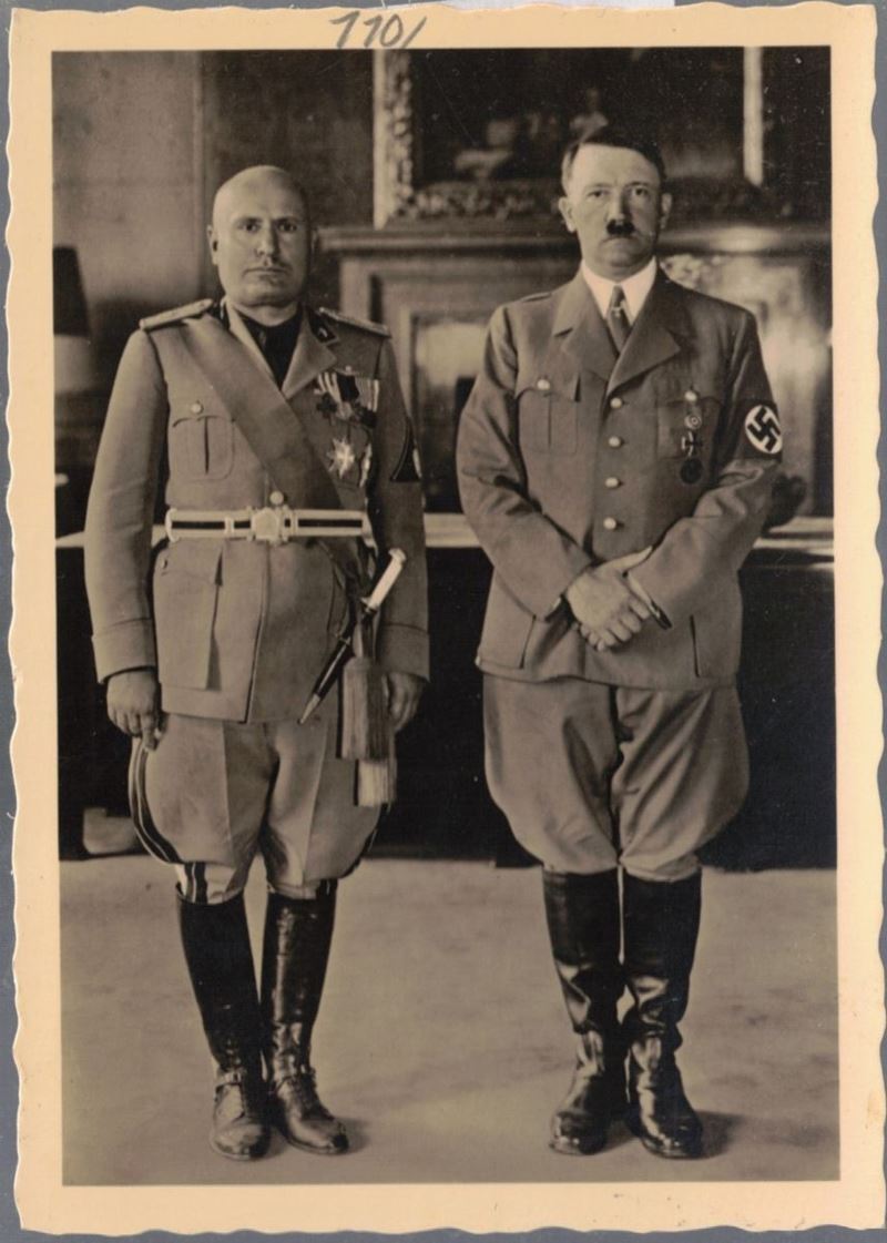 Cartolina originale fotografica Mussolini e Hitler durante la visita di Mussolini a Munich 19/06/...