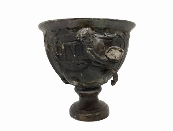 Coppa in bronzo con decorazione a sbalzo raffigurante centauro e centauressa offerenti alla loro madre protrettrice Giunione