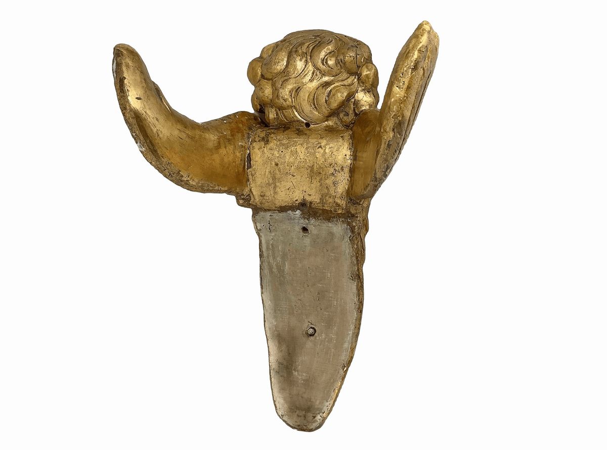 Coppia di Angeli Alati, Fregi Legnei