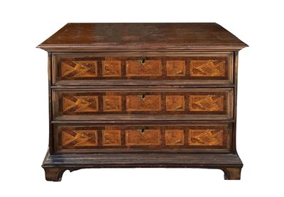 Cassettone in legno di palissandro, XIX Secolo, con intarsi geometrici in legno chiaro