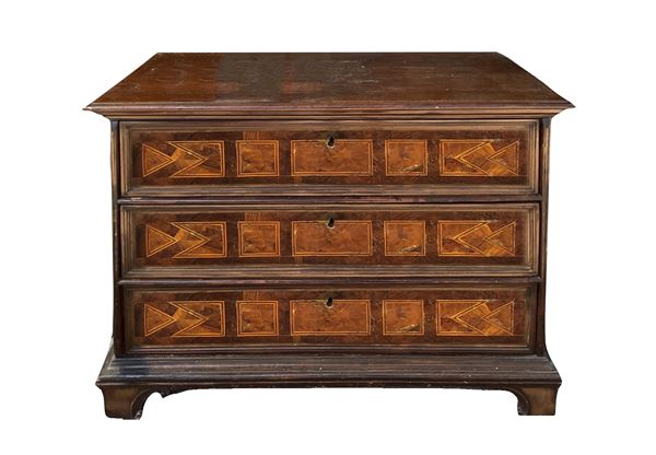 Chest of drawers in rosewood with geometric inlays in light wood on the front