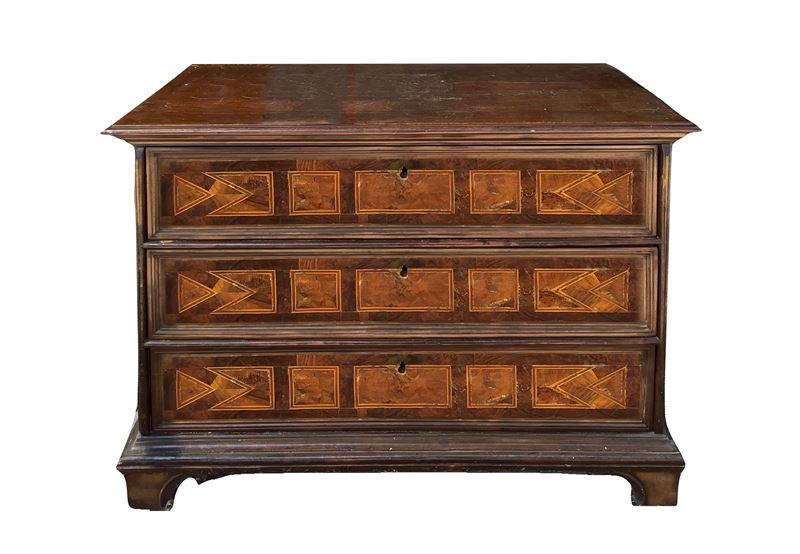 Cassettone in legno di palissandro, XIX Secolo, con intarsi geometrici in legno chiaro