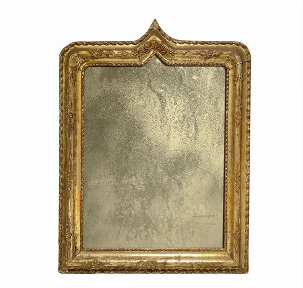 Specchiera in legno dorato a punta gotica, specchio coevo