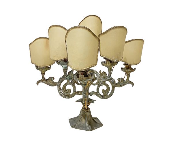 Piccolo candelabro adattato a lampada da tavolo a 6 luci in ottone dorato, con sei ventoline