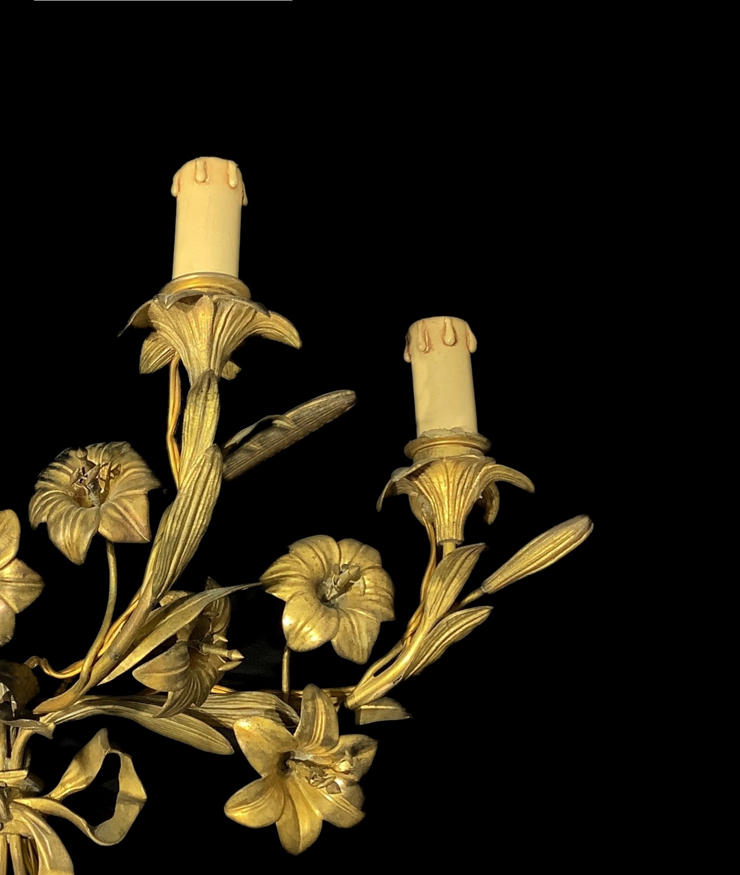 Applique in ottone dorato decorata con fiori e nodo d'amore a 4 luci