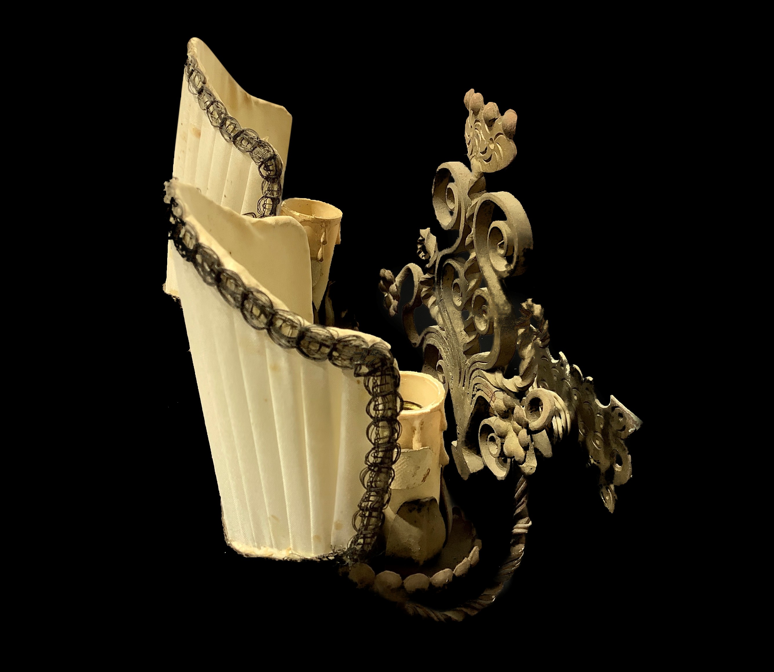 Piccola applique in bronzo a due luci con ventole