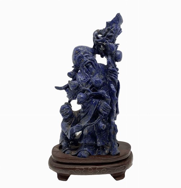 Scultura cinese, uomo in piedi in lapislazzuli su basetta.