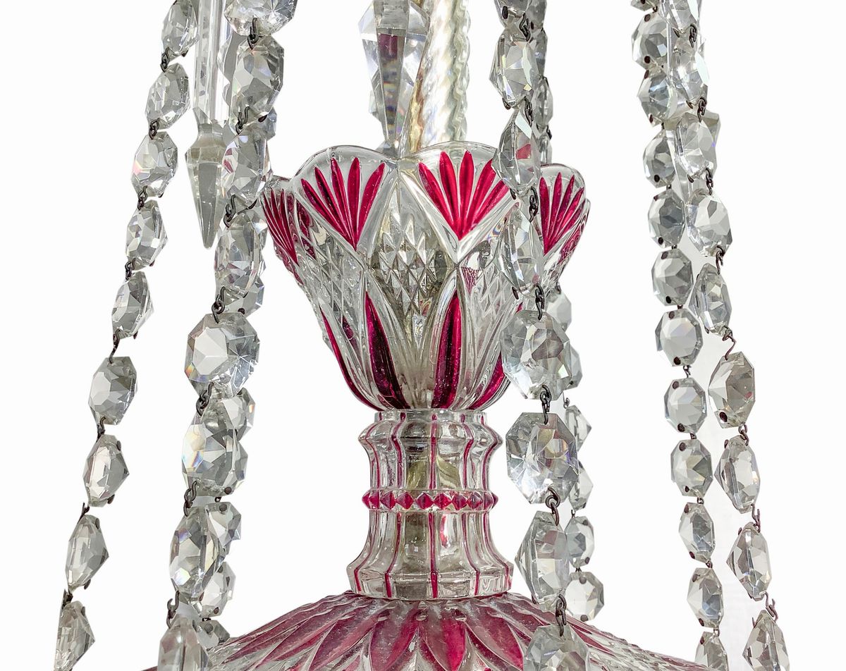 Baccarat France - Importante ed Elegante Lampadario in Cristallo Trasparente e Bordeaux a 12 Luci