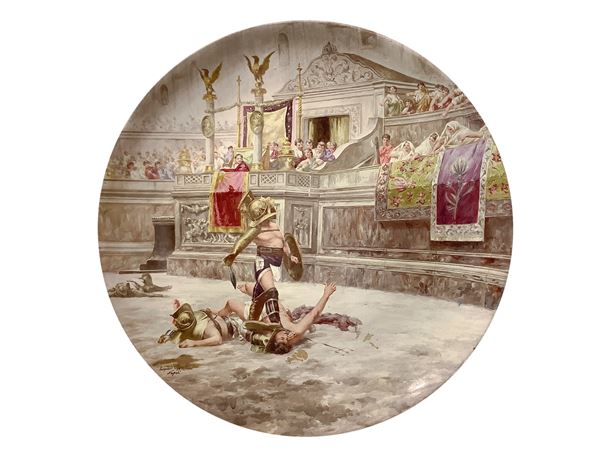 Pasquale Cappelli - Grande piatto Con dipinto raffigurante scena di lotta di Gladiatori in anfiteatro