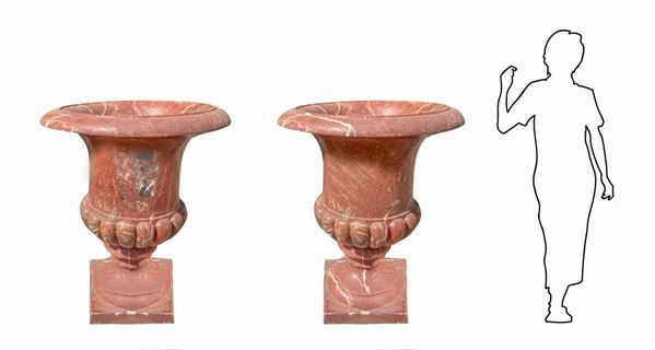 Coppia di Importanti e grandi vasi a cratere in marmo rosso Verona
