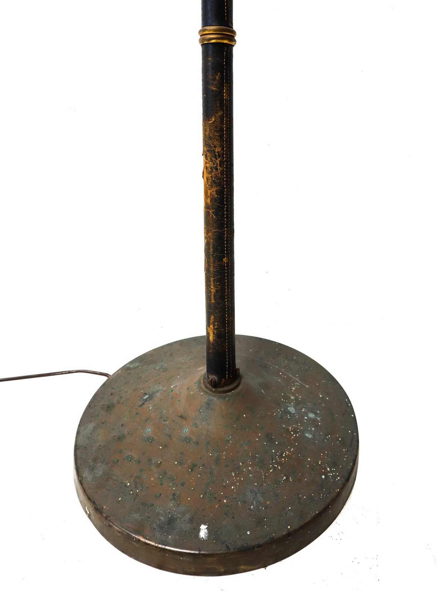 Lampada da terra con struttura in ottone e pelle, braccio oscillante