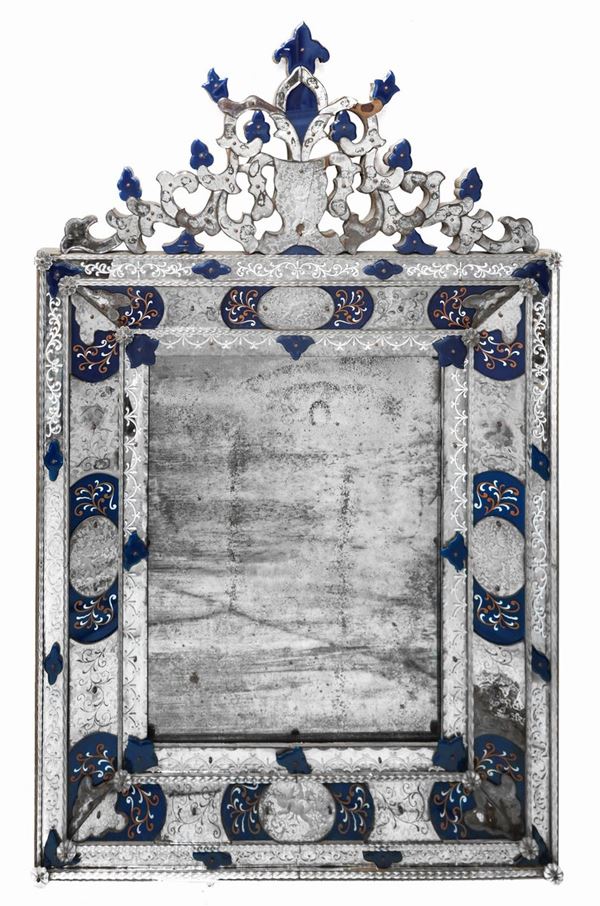 Wall mirror with decorated and engraved glass with cherubs and floral motifs