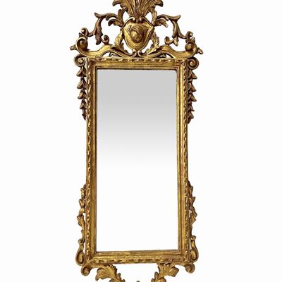 Specchiera rettangolare, cornice in legno dorato intagliato e scolpito con cimasa (XX secolo)