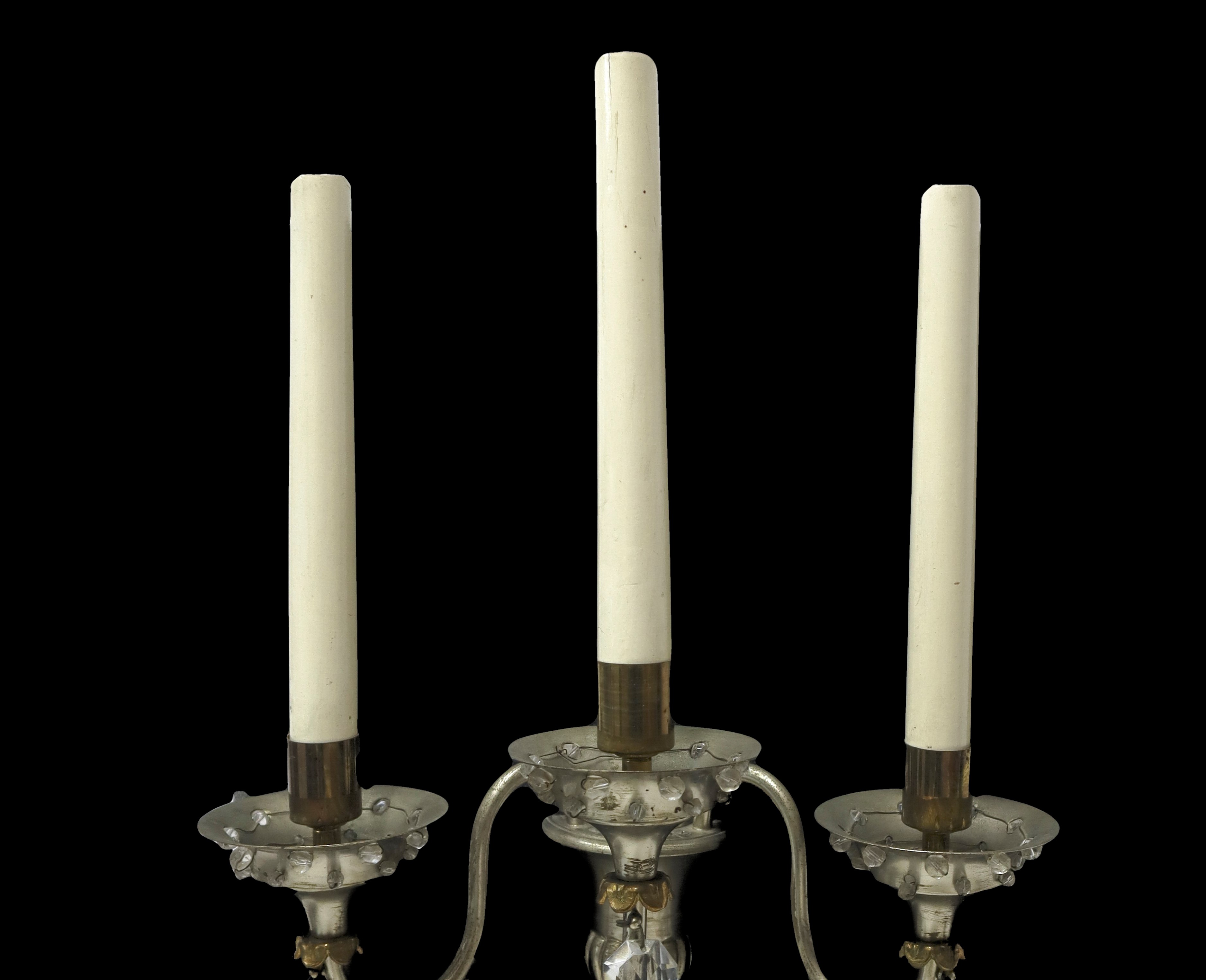 Coppia di Appliques in Metallo e Brindoli a Tre Candele