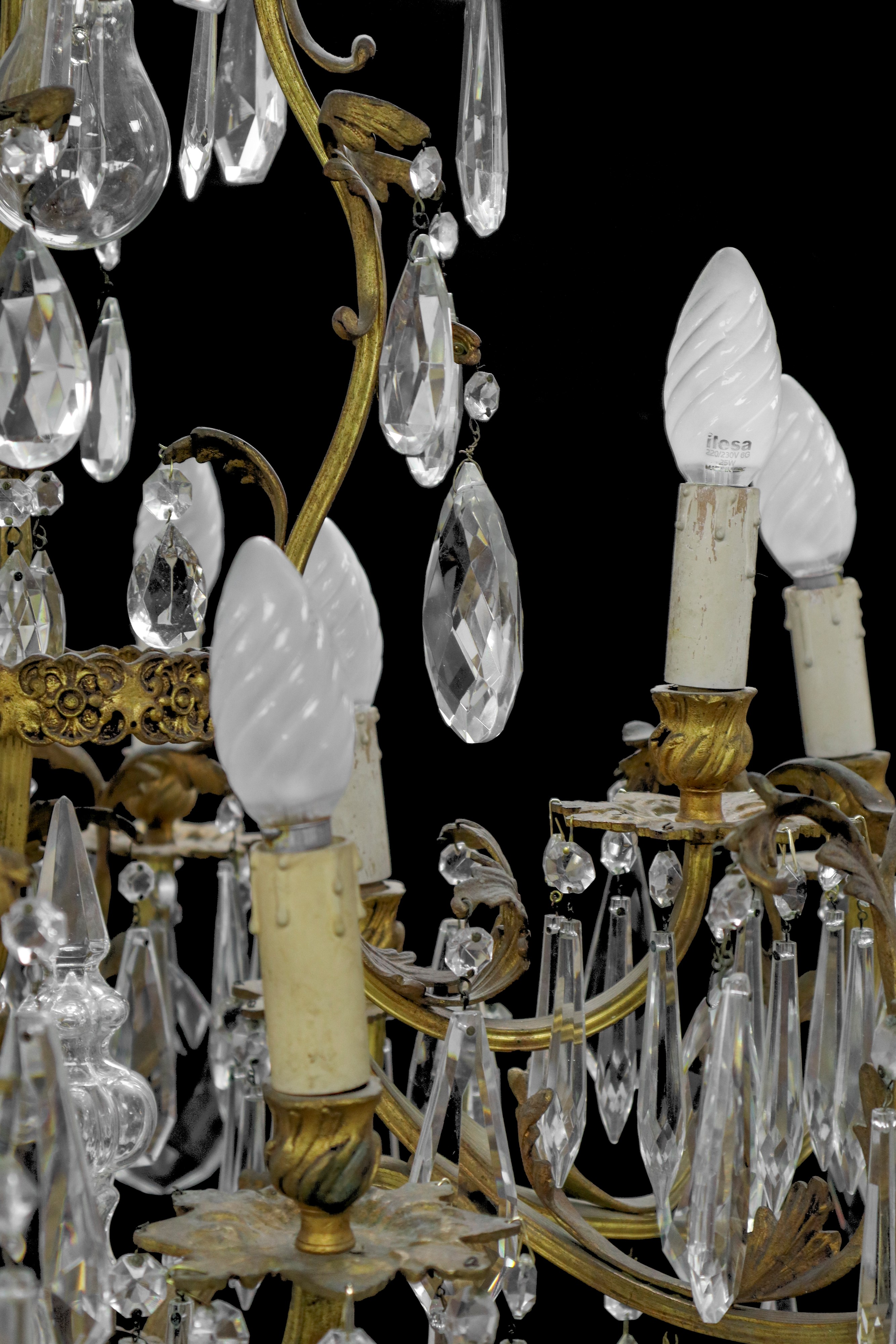 Lampadario luci in metallo dorato e brindoli molati