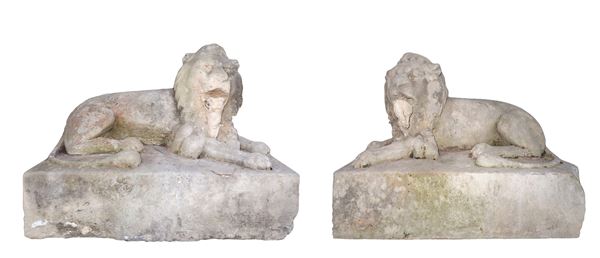 Coppia di leoni in pietra bianca di Noto
