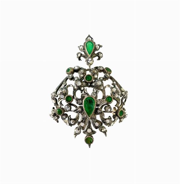 Low gold brooch / arg gr 22.5 D with rosettes and emeralds columba3 ct