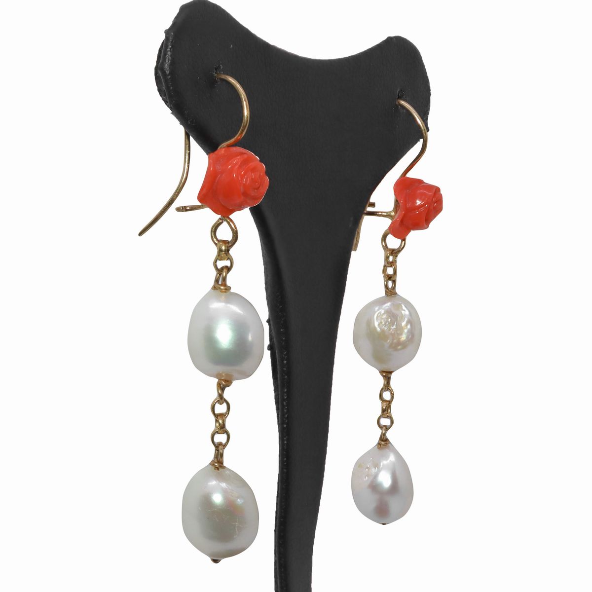 Orecchini in Oro 18 Kt con Rose in Corallo e Perle
