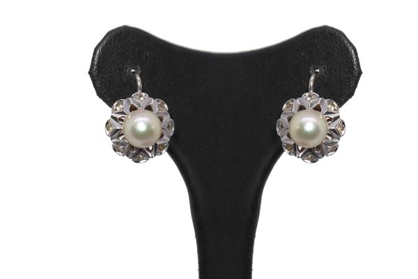18 kt white gold earrings with central pearl