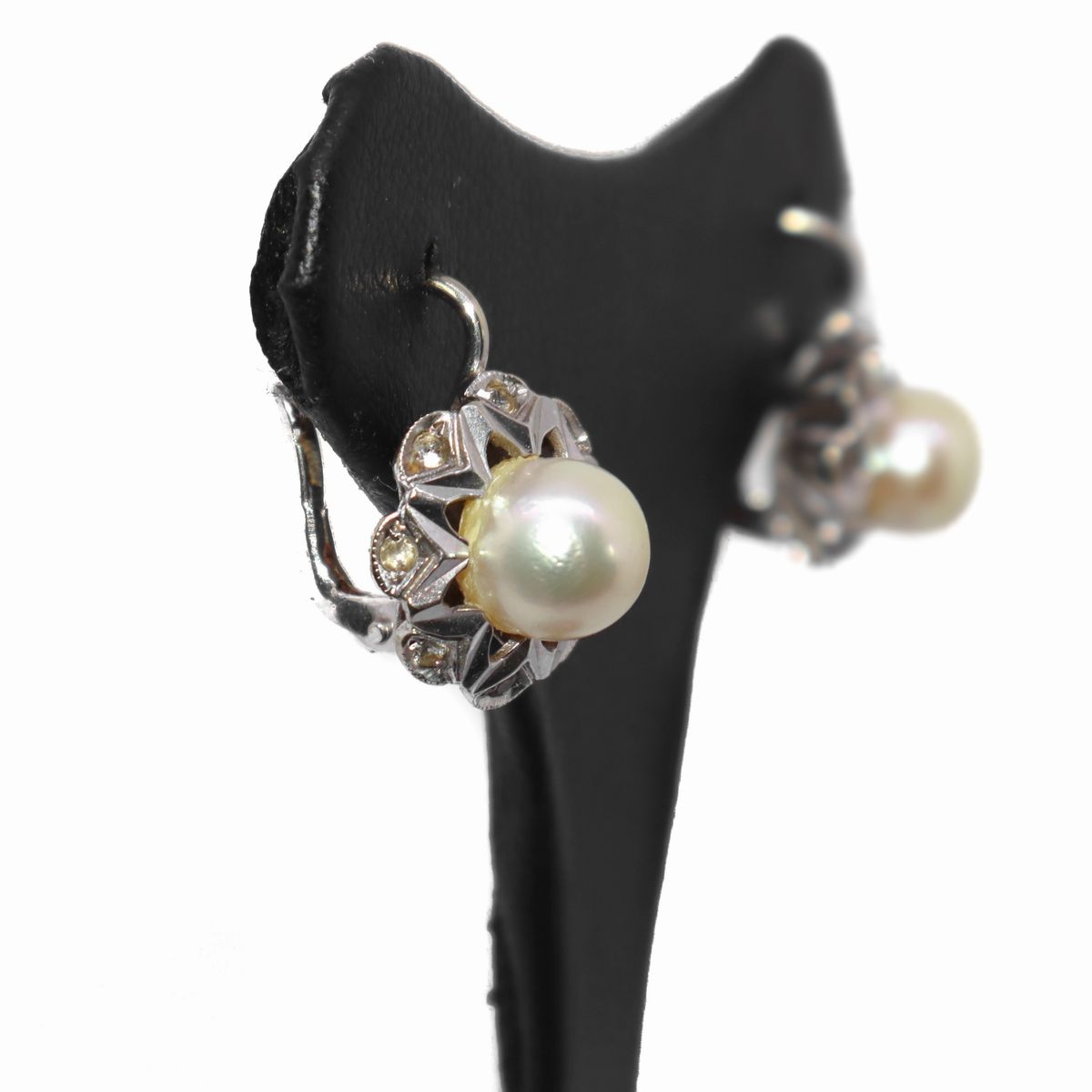 Orecchini in Oro Bianco 18 Kt con Perla Centrale