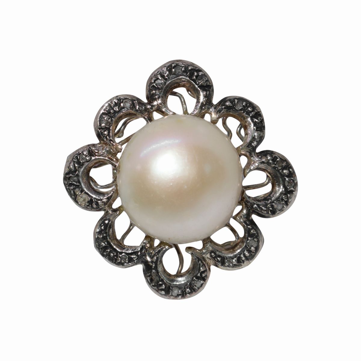 Anello in Oro Basso Titolo e Argento, con Perla Centrale e Scaglie di Diamanti