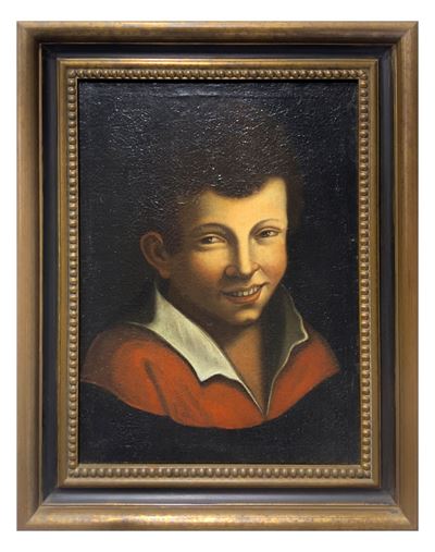 Volto di Ragazzo con Bavero Bianco su Abito Rosso.