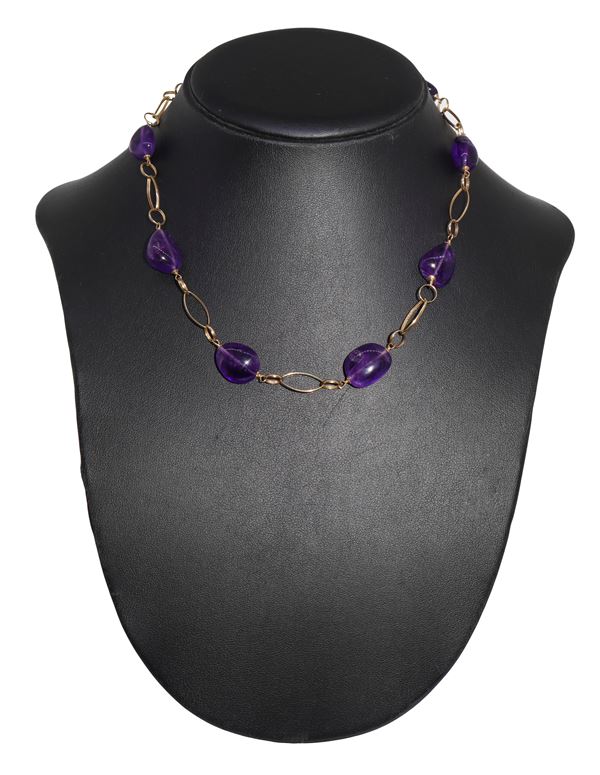 Gold necklace with amethysts