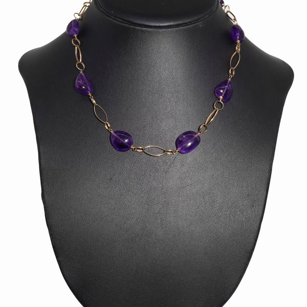 Gold necklace with amethysts