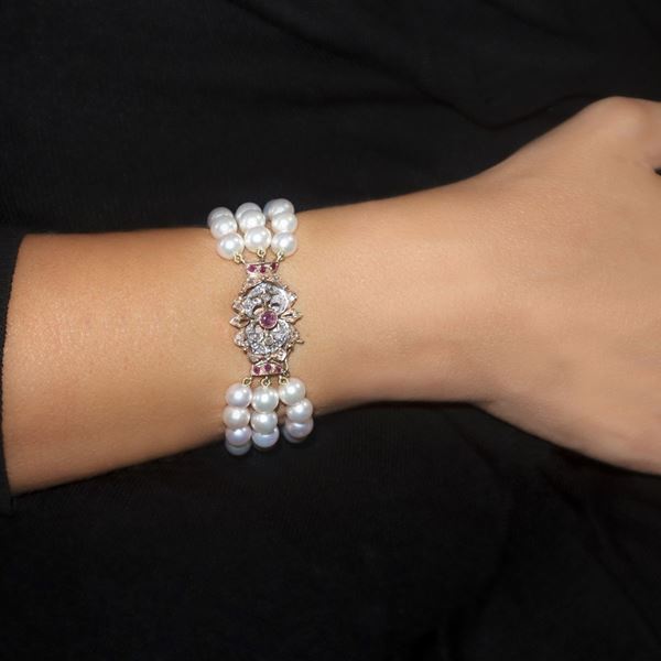 Three strand pearl bracelet