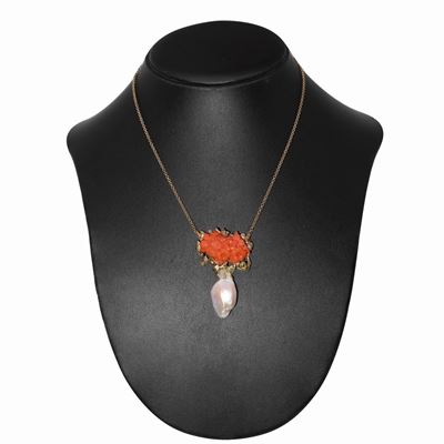 Collana in Oro 18 Kt con Pendente in Corallo