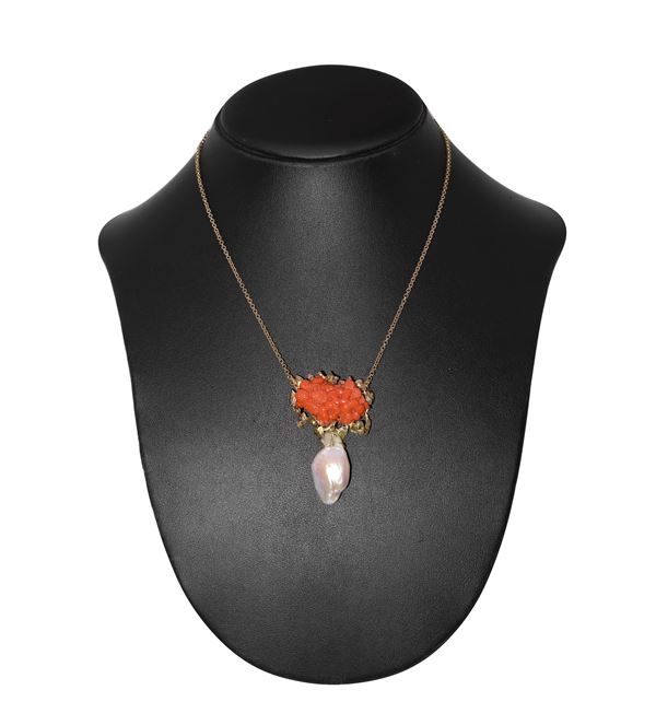 18 KT gold necklace with coral pendant