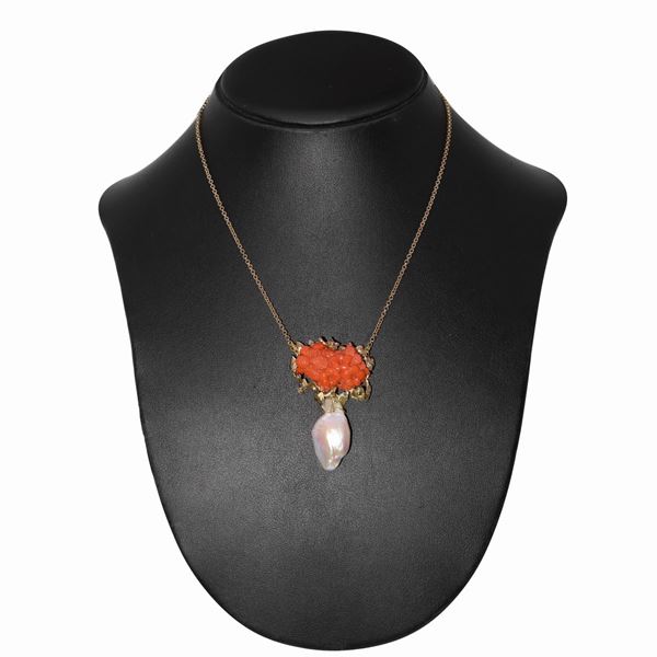 18 KT gold necklace with coral pendant