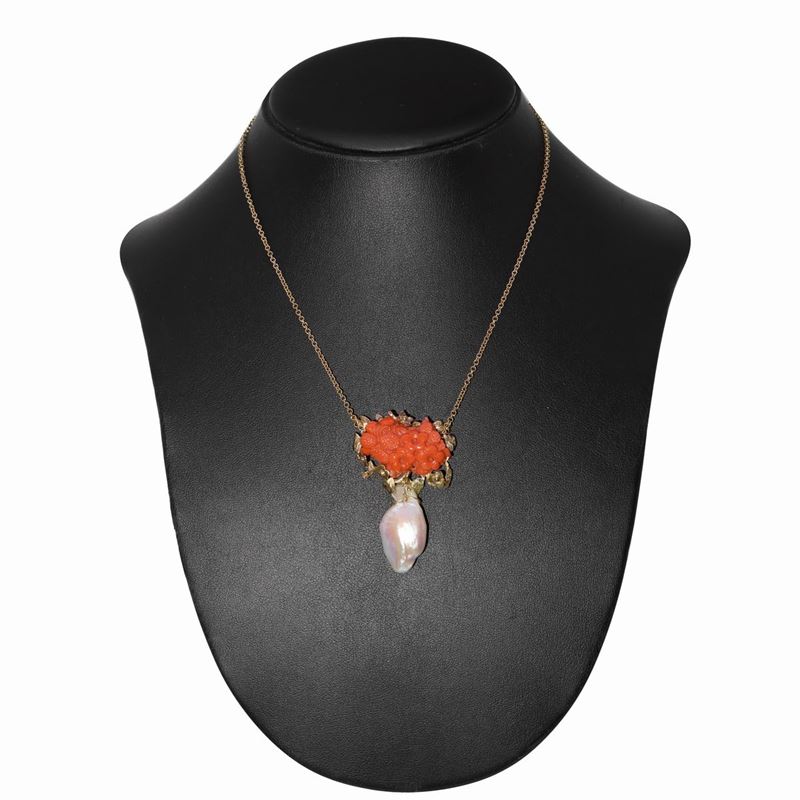 Collana in Oro 18 Kt con Pendente in Corallo