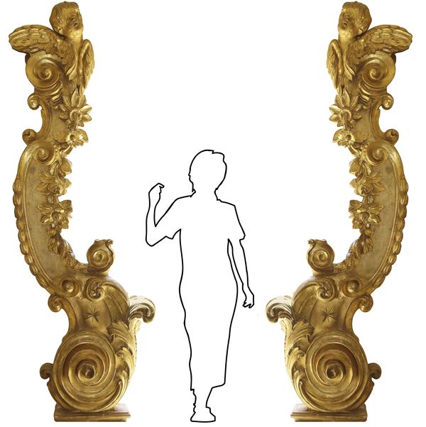 Important friezes in gilded wood