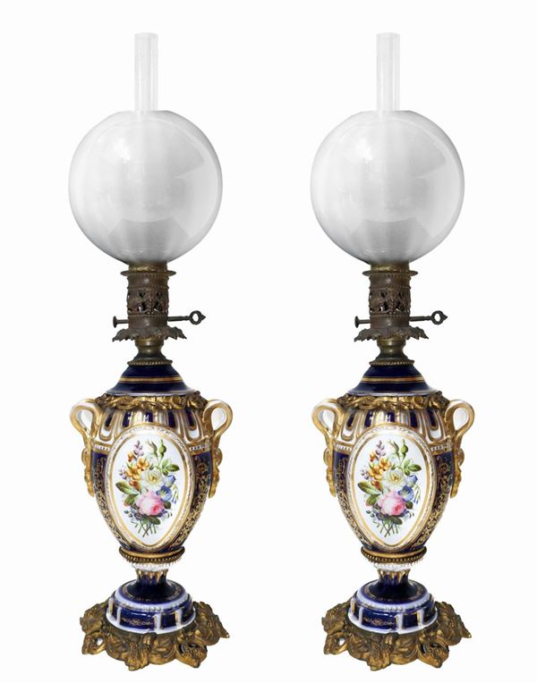 Pair of oil lamps in porcelain and bronze