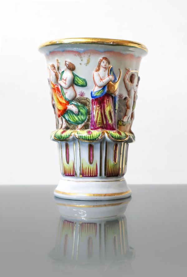 Capodimonte - Piccolo vaso in porcellana 