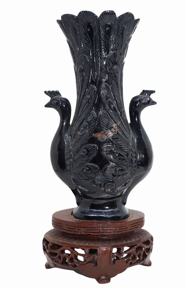 Vase with peacocks on the sides