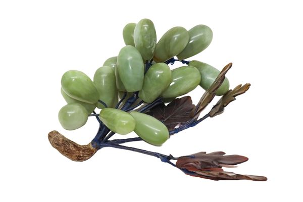 Tralcio di grappolo d'uva in giada