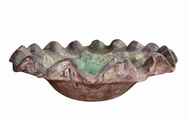 Scalloped centerpiece in glass and resins