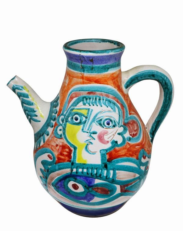 Carafe with handle