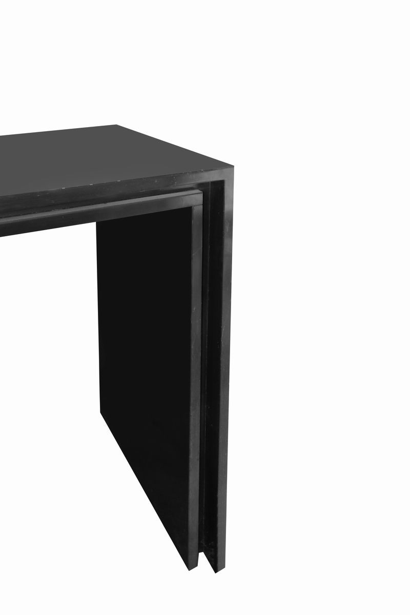 Grande Console in Marmo Nero del Belgio, Attribuita Skipper Italia. Struttura a Due Strati