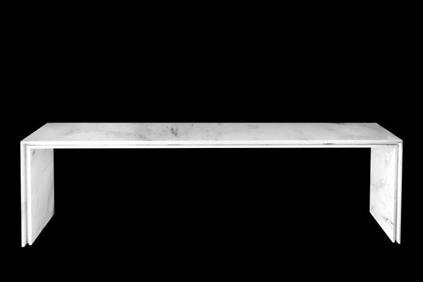 Large Console in white Carrara marble, attributed to Skipper Italia. Two-layer structure